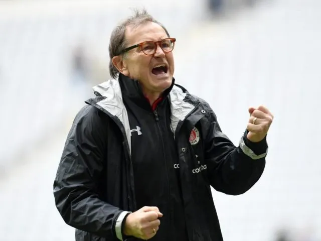 Pauli-Trainer Ewald Lienen: «Die Probleme, die die in Hannover haben, hätte ich auch gerne.» Foto: Tobias Hase/dpa