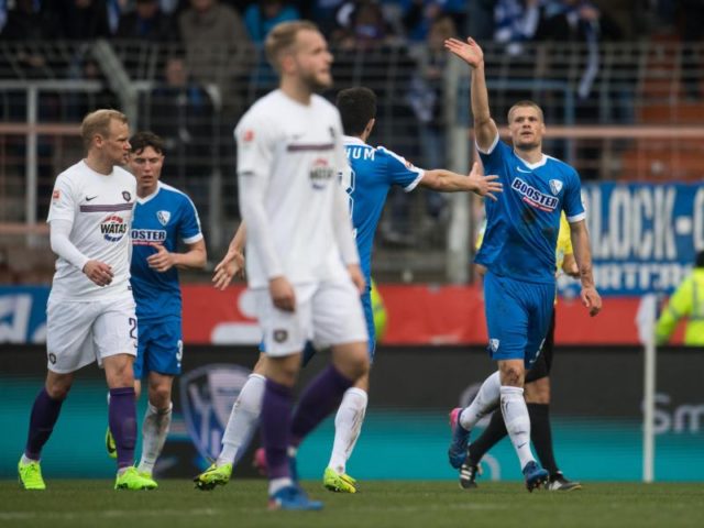 Bochums Johannes Wurtz (r) jubelt über seinen Treffer zum 1:1 gegen Aue. Foto: Bernd Thissen/dpa