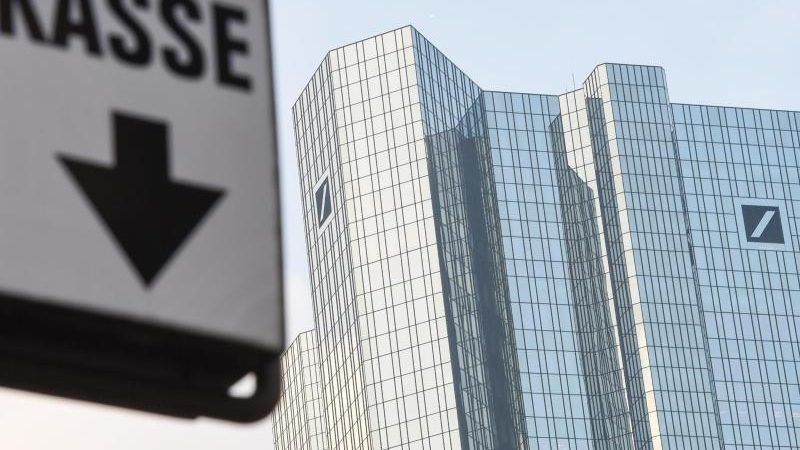 Nach Milliardenverlust: Deutsche Bank kappt Boni drastisch