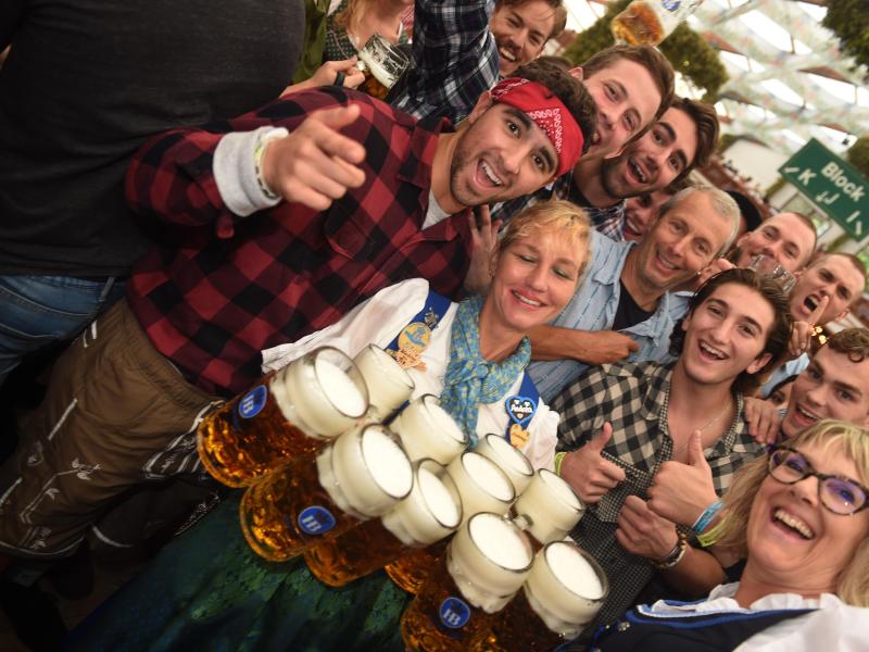 Streit um gedeckelten Oktoberfest-Bierpreis eskaliert