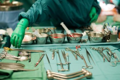 Ärzte nähen Arme einer Französin nach Zugunglück wieder an