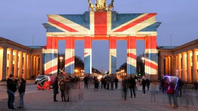 Brandenburger Tor in britischen Nationalfarben angeleuchtet – Nach Russland-Anschlag gab es diese Anteilnahme nicht