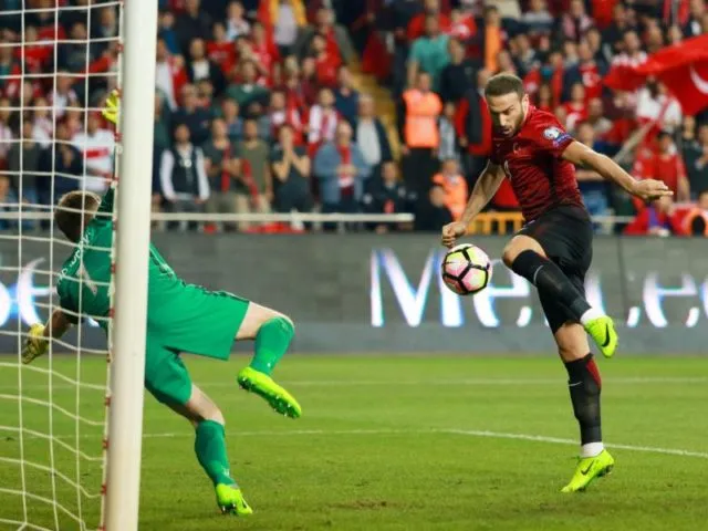 Cenk Tosun trifft für die Türkei zum 1:0. Foto: Depo Photos/ZUMA Wire/dpa