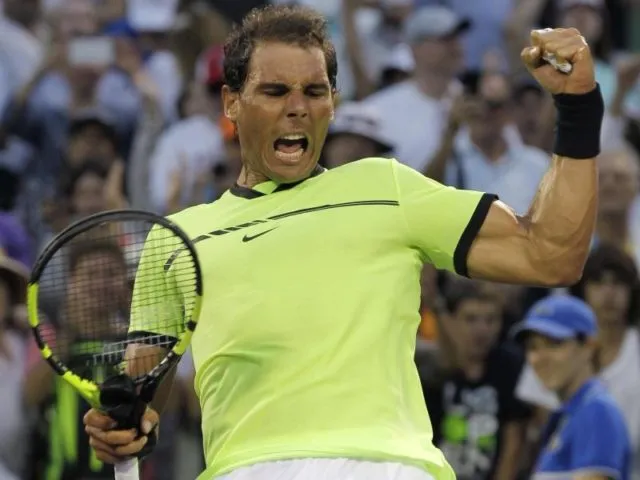 Rafael Nadal kämpfte sich nach verlorenem ersten Satz zurück ins Match. Foto: Luis M. Alvarez/dpa