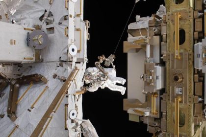 ISS-Astronauten reparieren bei Außeneinsatz Stromversorgung