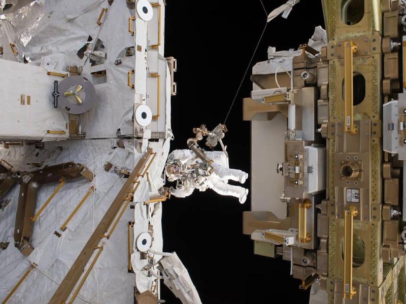 ISS-Astronauten reparieren bei Außeneinsatz Stromversorgung