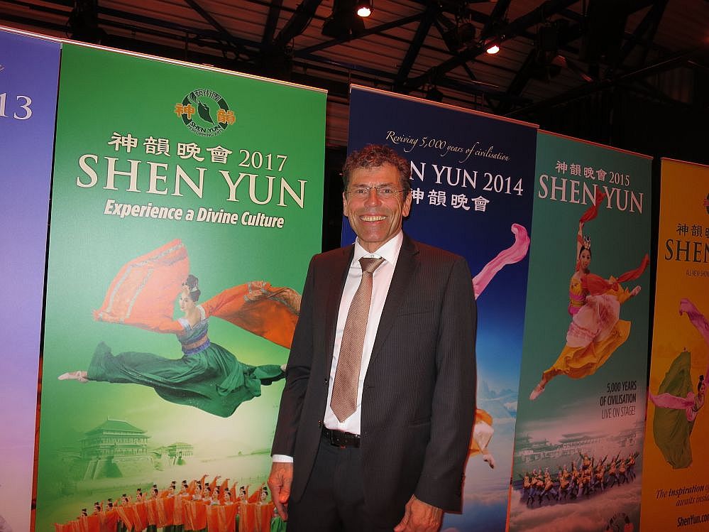 „Ich bin zu Shen Yun gekommen mit 14 Kunden – Das waren alles meine Gäste“