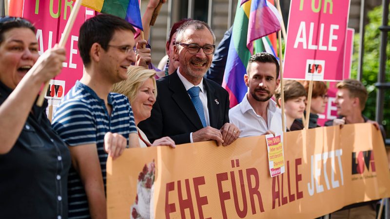 Schäuble gegen „Ehe für alle“ – Eine rechtliche Gleichstellung gibt es schon