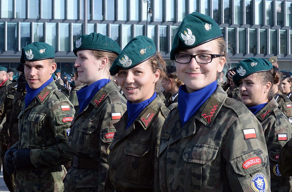 Polen: Schüler künftig militärisch ausbilden – Alle 300 Landkreise bekommen Armeeschulen
