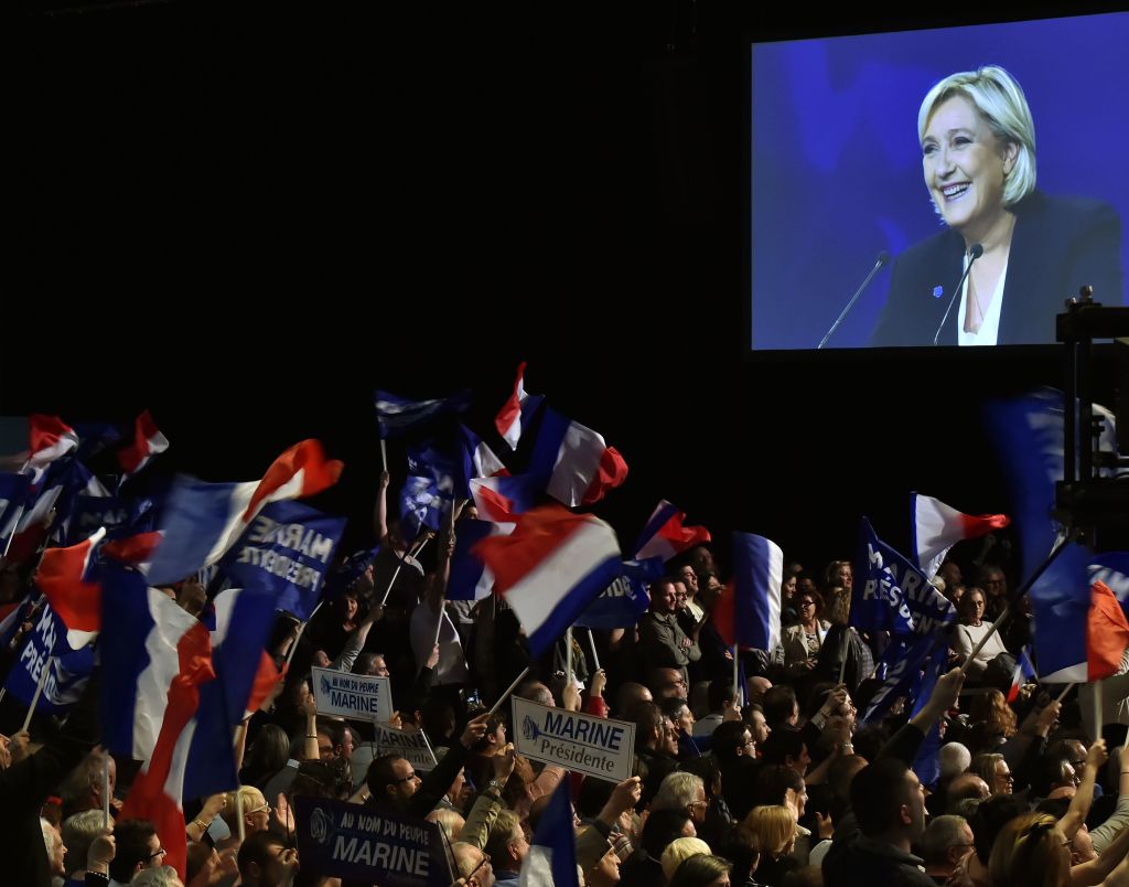 Entweder die Macht des Geldes oder des Volkes – Le Pens Rede zur Stichwahl + Video