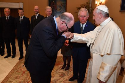 Ein Präsentkorb für den Papst – Und ein Olivenzweig für den britischen Prinz Charles