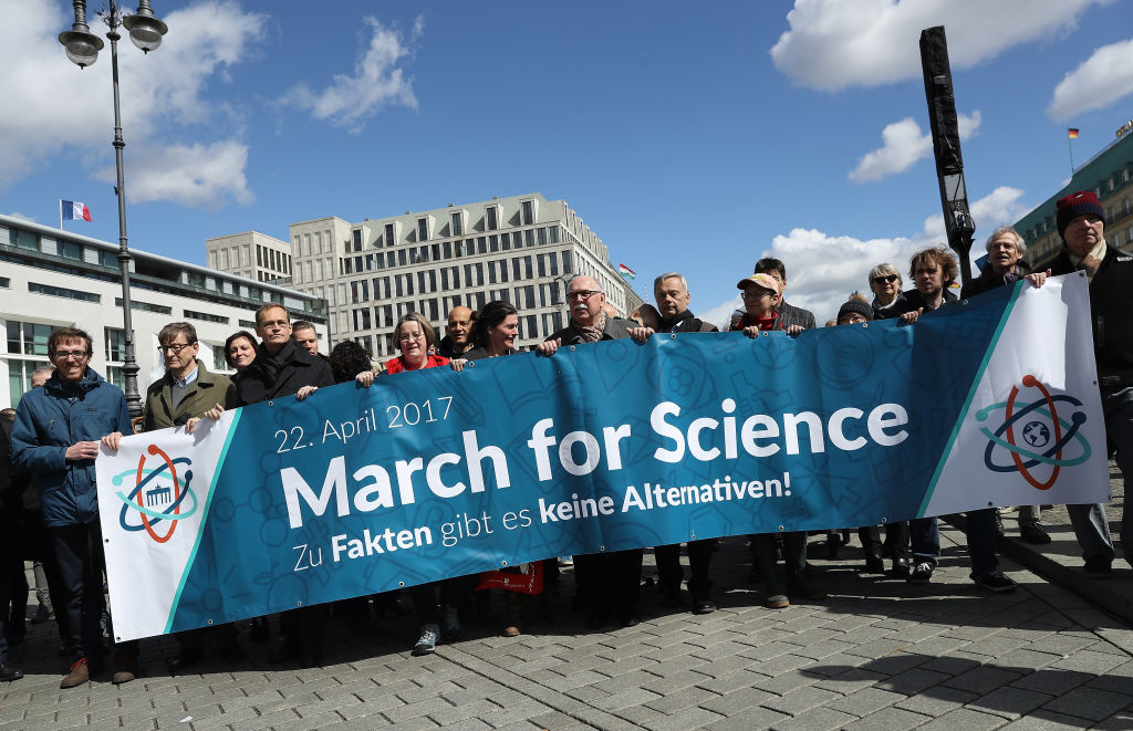 Tausende gehen in Berlin für die Freiheit der Wissenschaft auf die Straße