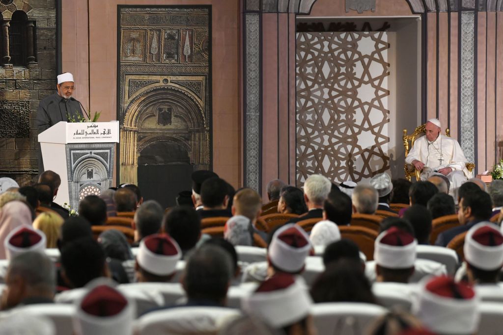 Papst wendet sich bei Rede in Kairo gegen Gewalt im Namen Gottes