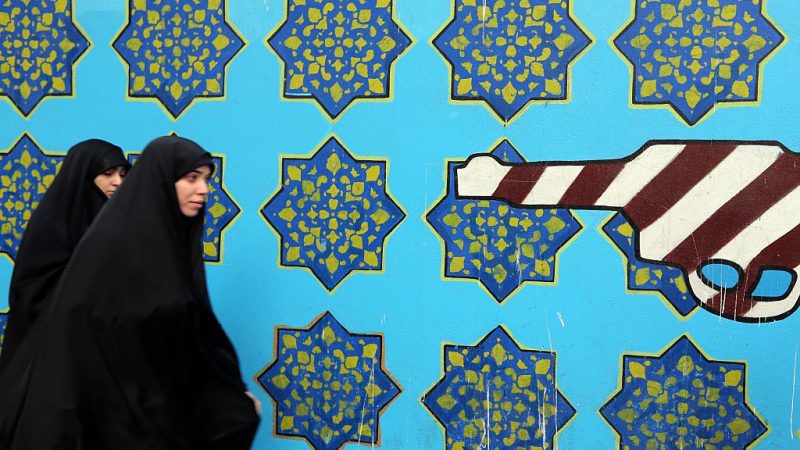 Neue Protestwelle im Iran: Frauen protestieren gegen Kopftuchzwang – festgenommen
