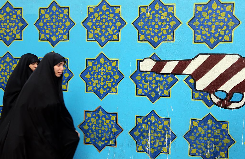 Iran: Sittenwächterin schlägt Frau, weil Kopftuch nicht alle Haare verdeckte – Ruhani kritisiert rabiates Vorgehen