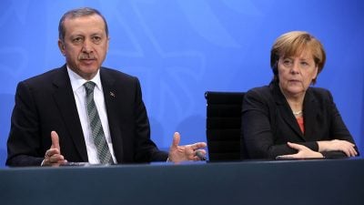 Erdogan bei Deutschtürken weniger beliebt als Merkel