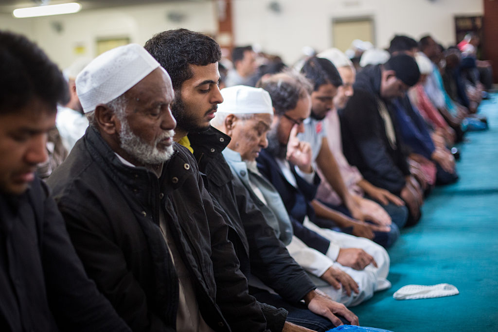 Emirate warnen vor radikalen islamischen Predigern – Welche Botschaft erhalten die Flüchtlinge in Deutschlands Moscheen?