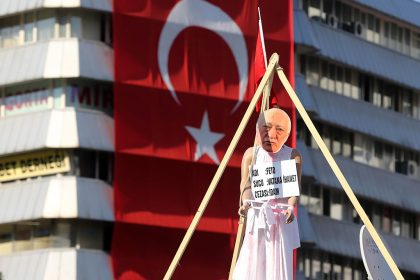 Türkei suspendiert über 9000 Polizisten wegen angeblicher Verbindung zu Erdogan-Erzfeind Gülen