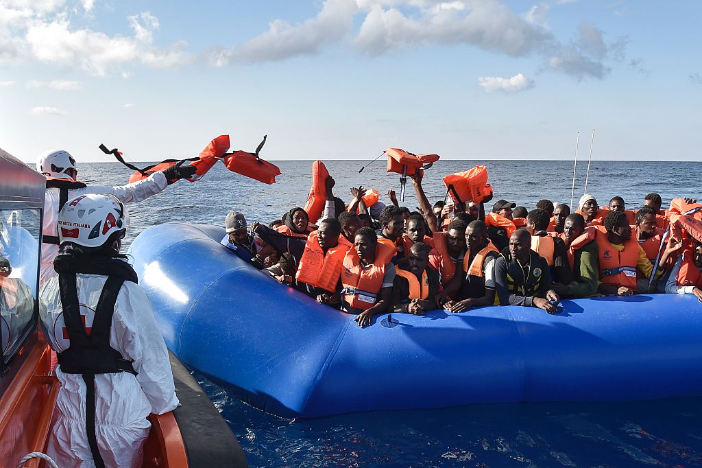 Identitäre Bewegung bringt Schiff vor libysche Küste: „Werden NGOs am Schleppen hindern“