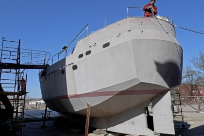 Traum einer Weltumsegelung – Obdachlose bauen ein Segelschiff: “Viele Leute fragten sich, ob wir verrückt seien”