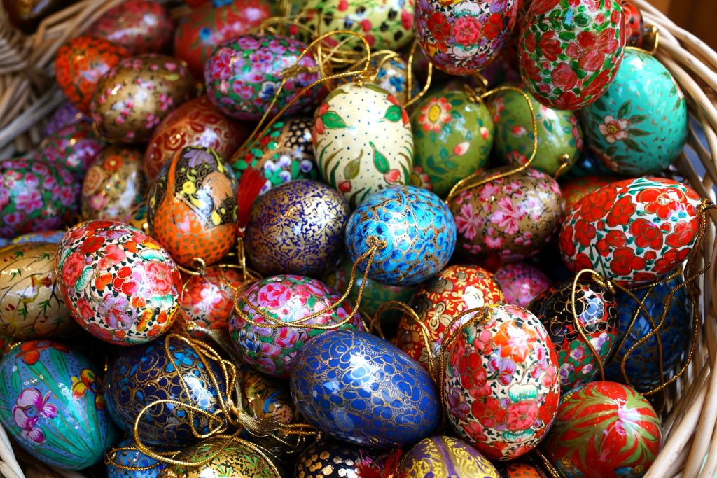 Wer Eier von glücklichen Hühnern will sollte einiges beachten – Selbst gefärbte Eier mehrere Wochen lang haltbar