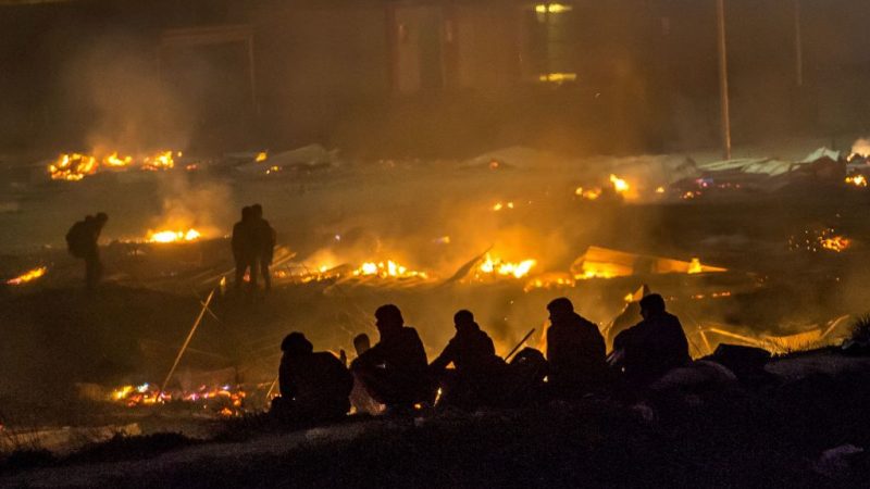 Frankreich: Ethnische Kämpfe zwischen Afghanen und jesidischen Kurden – Flüchtlingslager in Dünkirchen abgebrannt