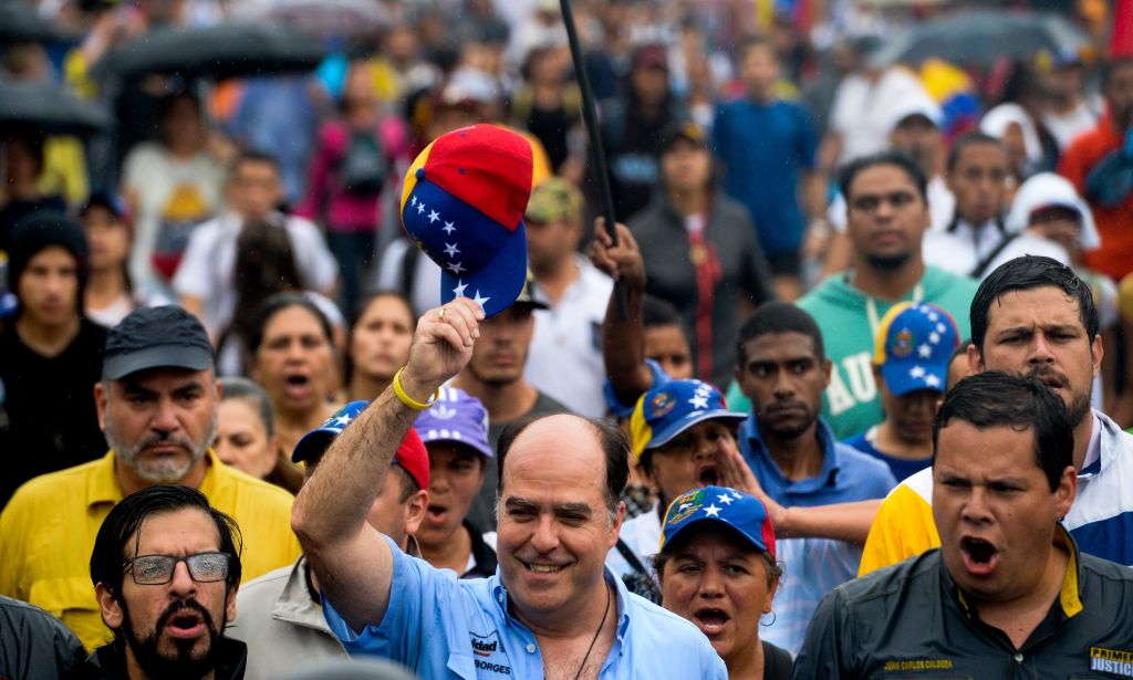 Venezuela: Wirtschaftskrise löst Massenproteste aus – Maduro leitet Maßnahmen zur Abwehr eines „Putsches“ ein