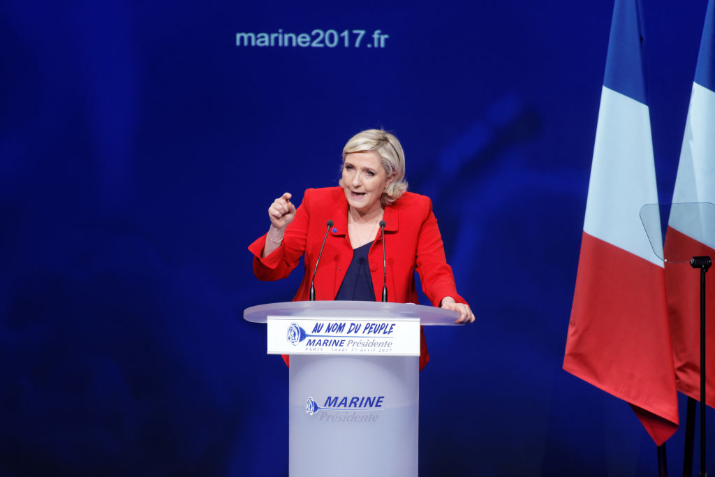 Wahlendspurt: Le Pen warnt vor Massen-Einwanderung und verteidigt Pläne für Austritt aus dem Euro