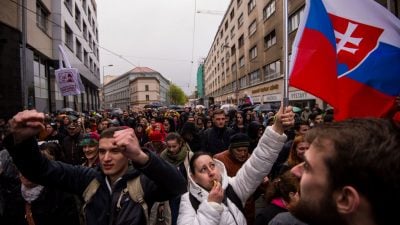 „Wir wollen ein besseres Land“: Tausende protestieren in Bratislava gegen Korruption