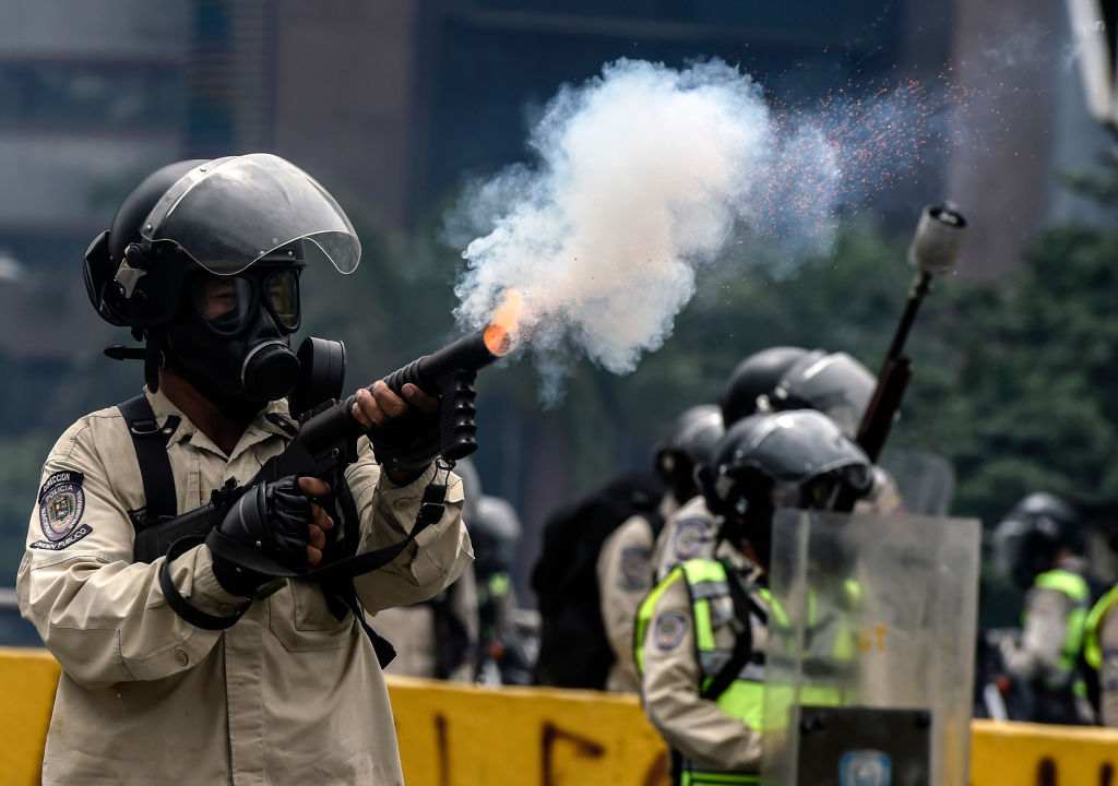 Venezuela versinkt im Chaos: Dramatische Szenen in Caracas – „Demokratie tödlich verletzt“