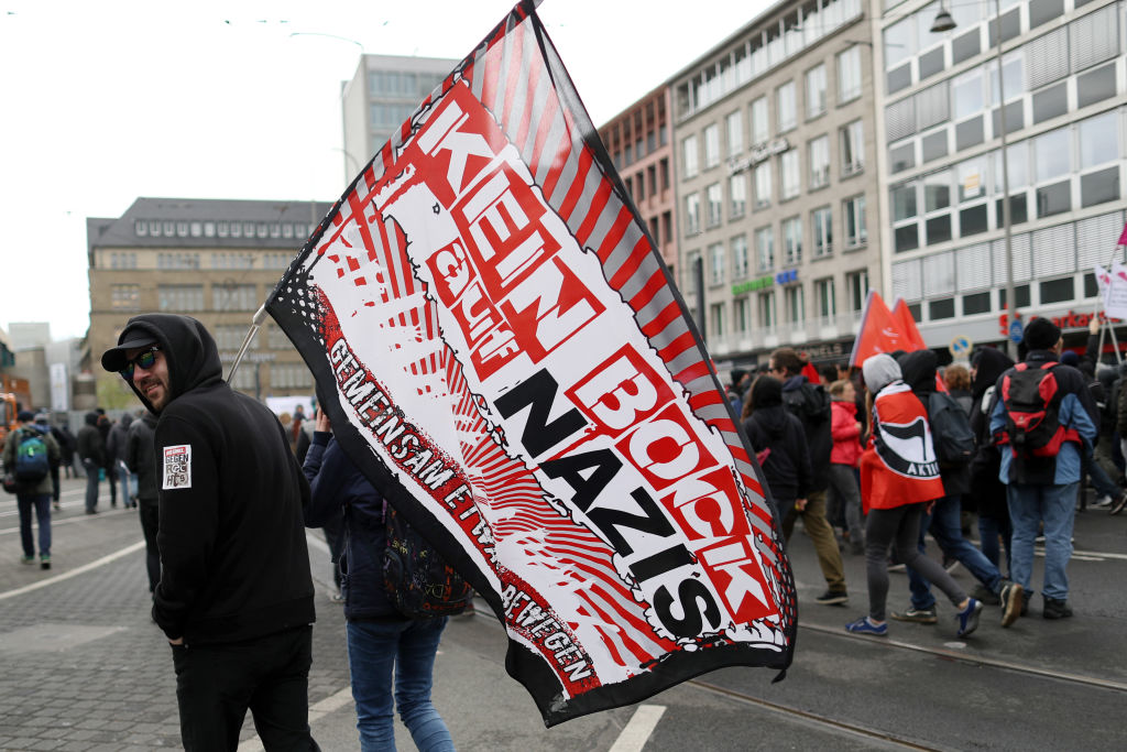 Antifa kam aus Spanien und Schweden nach Köln – Journalist besucht Anti-AfD-Protest