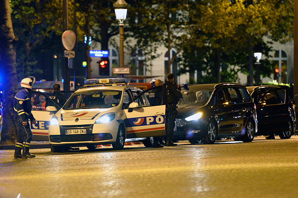 Schießerei auf den Champs-Élysées in Paris: Ein Polizist getötet – auch Angreifer tot – Dschihadistenmiliz IS reklamiert Angriff für sich