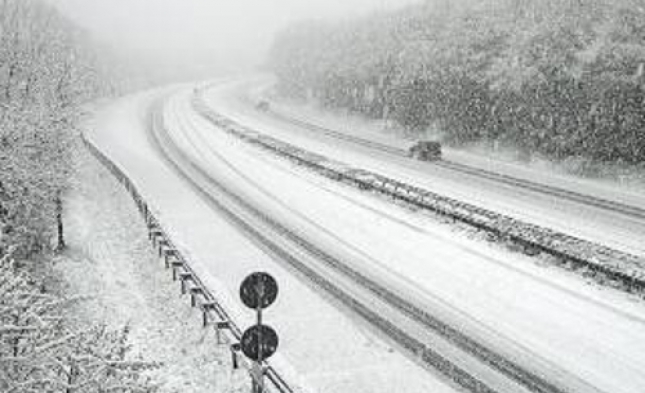 Verkehrsbehinderungen durch Schneefälle – Morgen im Berufsverkehr kann es glatt werden