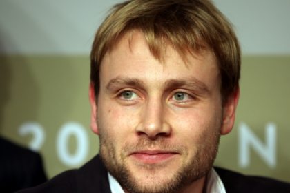 Schauspieler Max Riemelt kann sich nicht ans Blankziehen gewöhnen