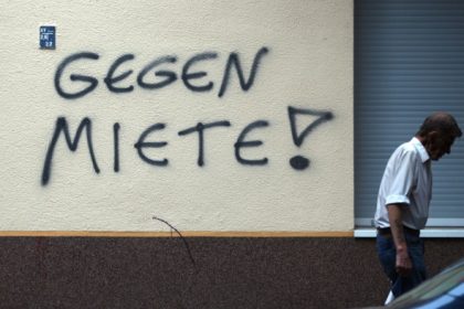 „Nie wieder Miete – Kommunismus statt Eigentum“ – Linke protestieren vor 1. Mai gegen steigende Mieten in Berlin