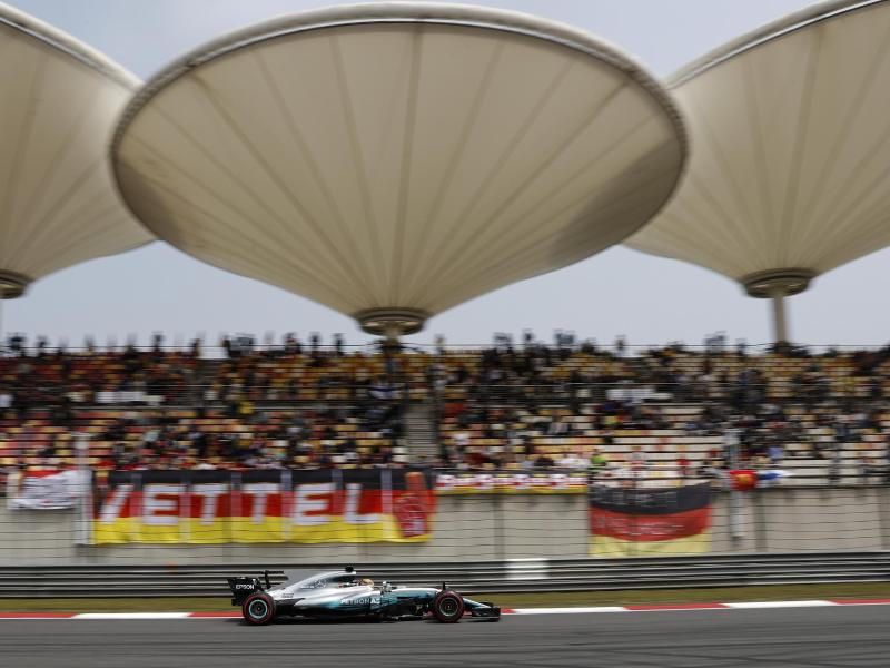 Hamilton rast in Shanghai vor Vettel zur Pole Position