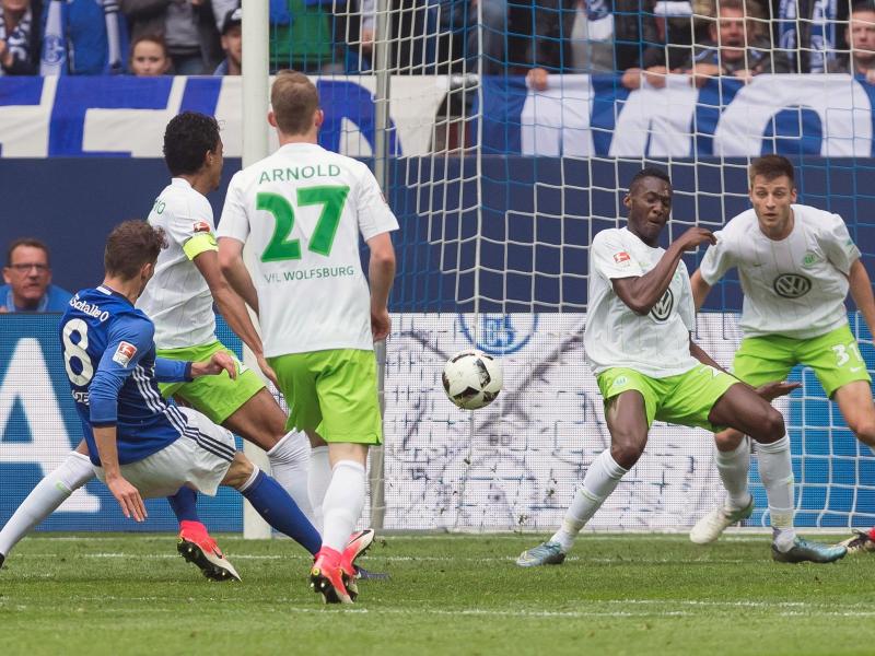 Schwaches Wolfsburg unterliegt Schalke 1:4
