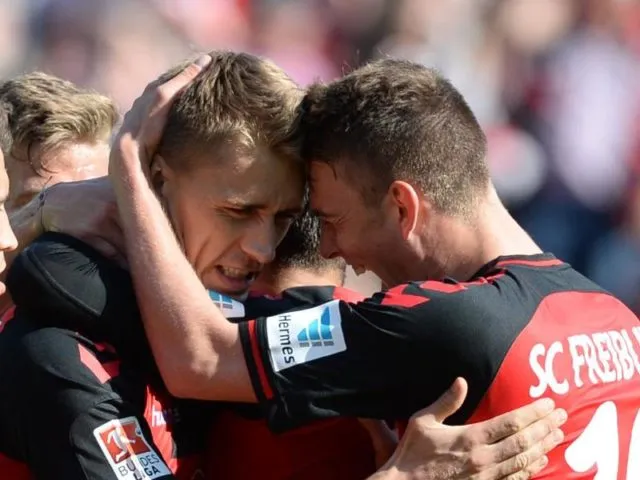 Die Freiburger sind nach dem Sieg auf Europapokal-Kurs. Foto: Patrick Seeger/dpa