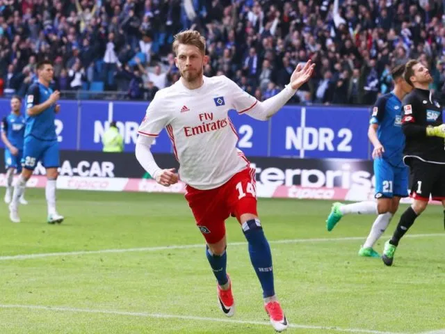 Aaron Hunt schoss beide Treffer beim 2:1 des HSV gegen Hoffenheim. Foto: Christian Charisius/dpa