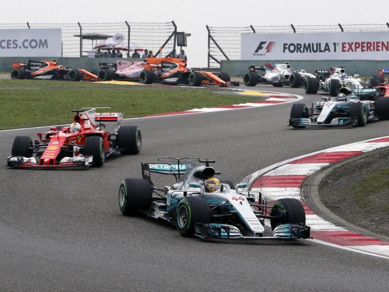 Hamilton gewinnt Großen Preis von China vor Vettel