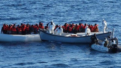 Italien prüft Bitte Libyens für Marine-Unterstützung in Flüchtlingskrise