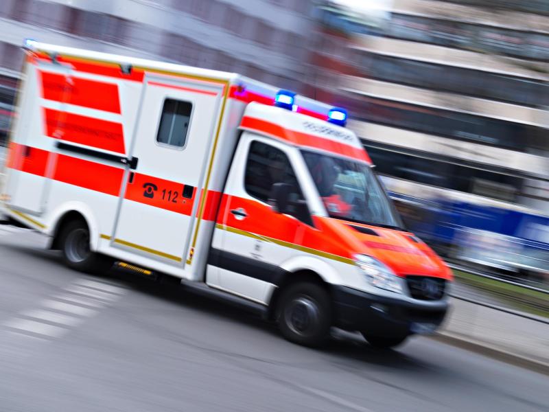 „Neue Qualität“ der Übergriffe auf Einsatzkräfte zu Silvester: „Rettungsfahrzeug wurde gezielt mit Brandsatz beworfen“