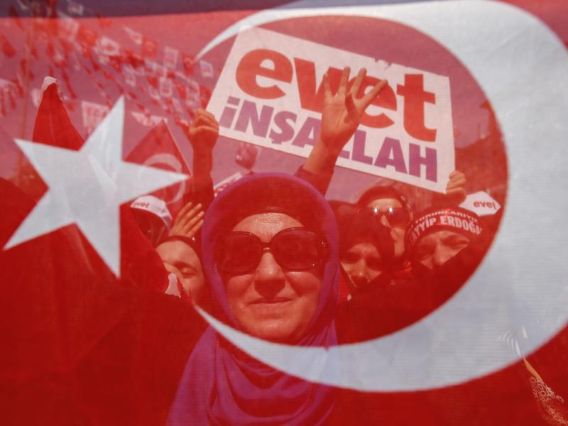 Türken entscheiden über Erdogans Präsidialsystem