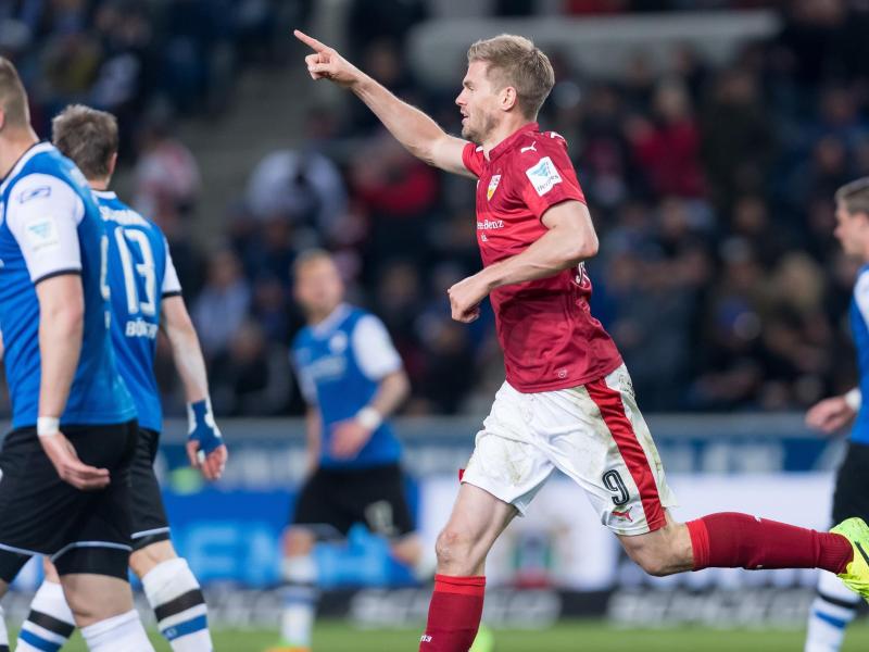 VfB Stuttgart dank Terodde wieder Zweitliga-Tabellenführer