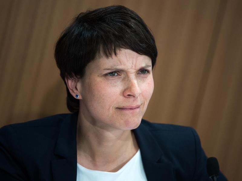 AfD-Chefin Frauke Petry verzichtet auf Spitzenkandidatur und fordert Kursklärung