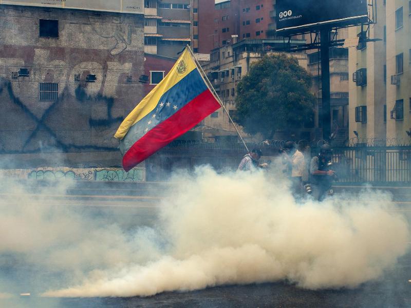 Drei Tote und Tränengaswolken – Lage in Venezuela eskaliert