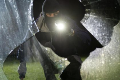 Prozess, St. Pölten: Bewährung und Geldstrafe für Hausbesitzer – Körperverletzung gegen Einbrecher