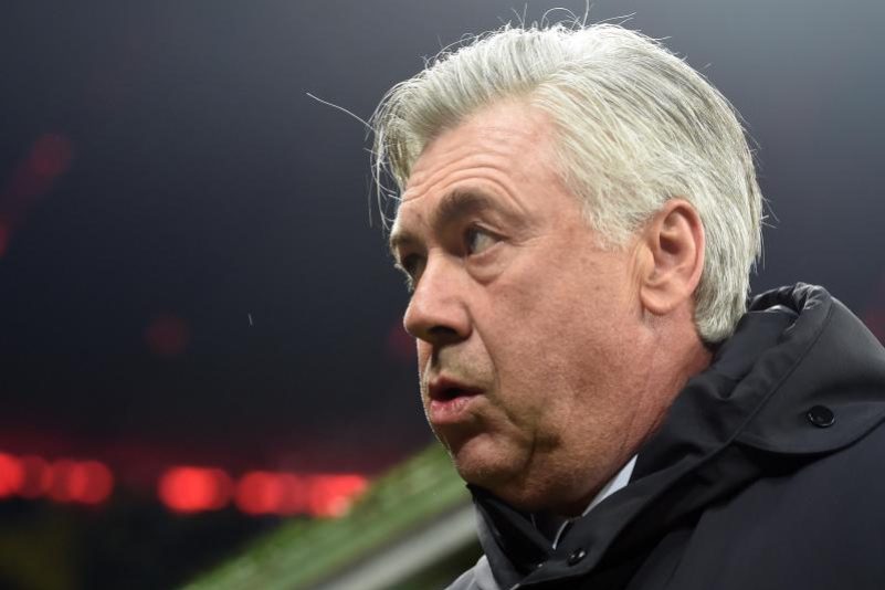 Rummenigge: FC Bayern hält an Trainer Ancelotti fest