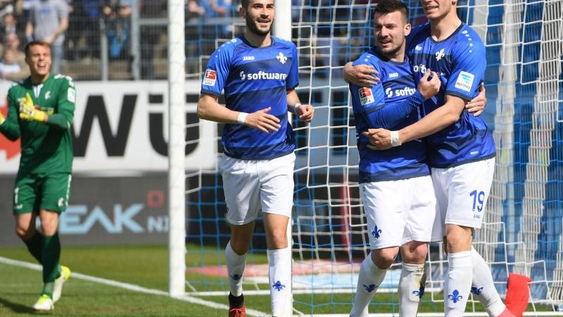 3:0 gegen Freiburg: Darmstadt vertagt Abstieg