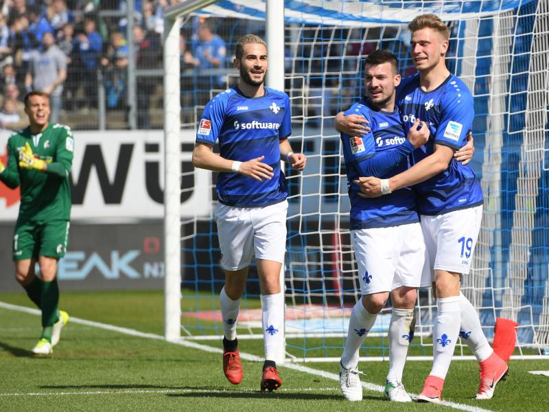 3:0 gegen Freiburg: Darmstadt vertagt Abstieg